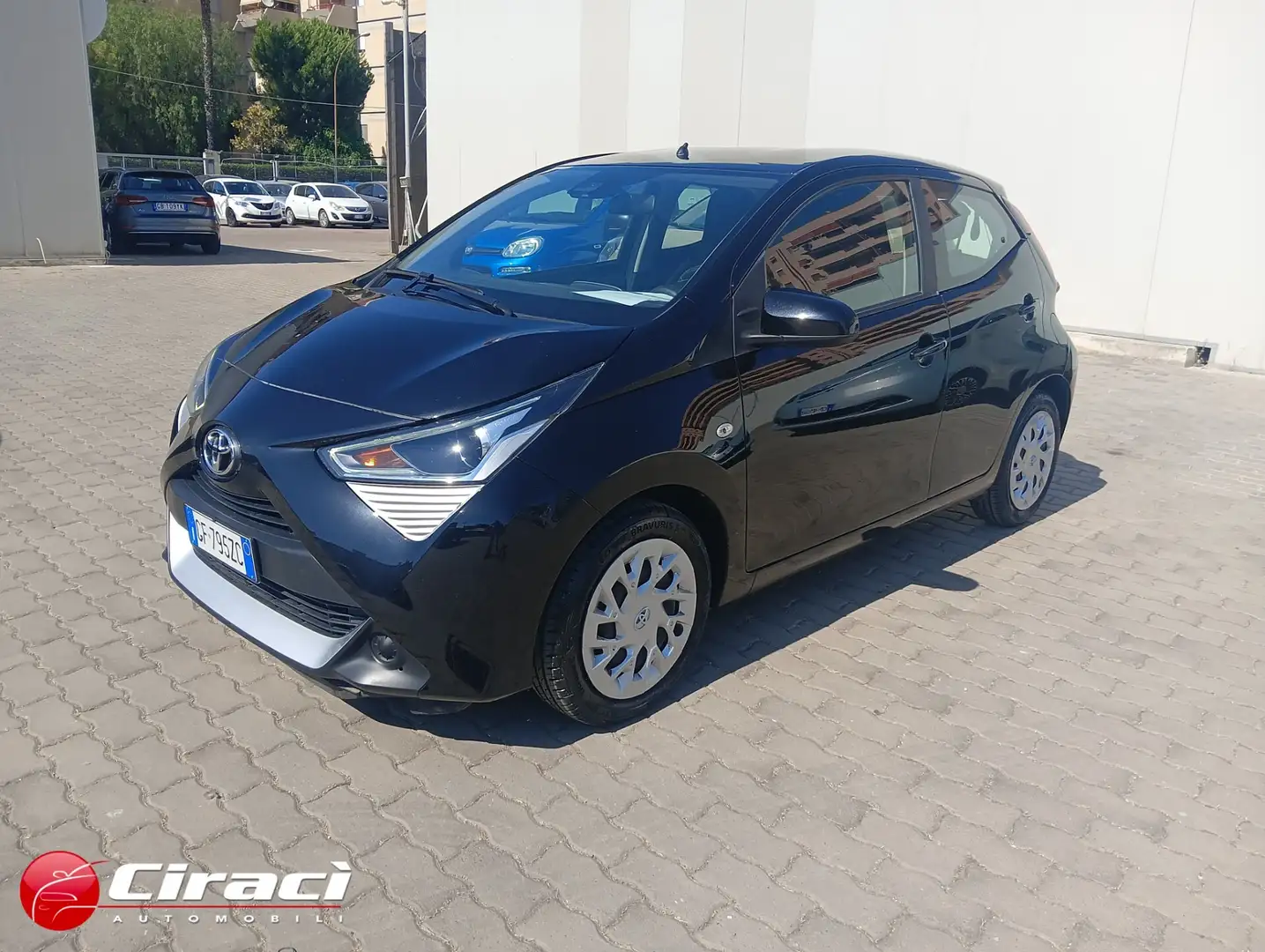Toyota Aygo Connect 1.0 VVT-i 72 CV 5 porte x-play MMT Nero - 1