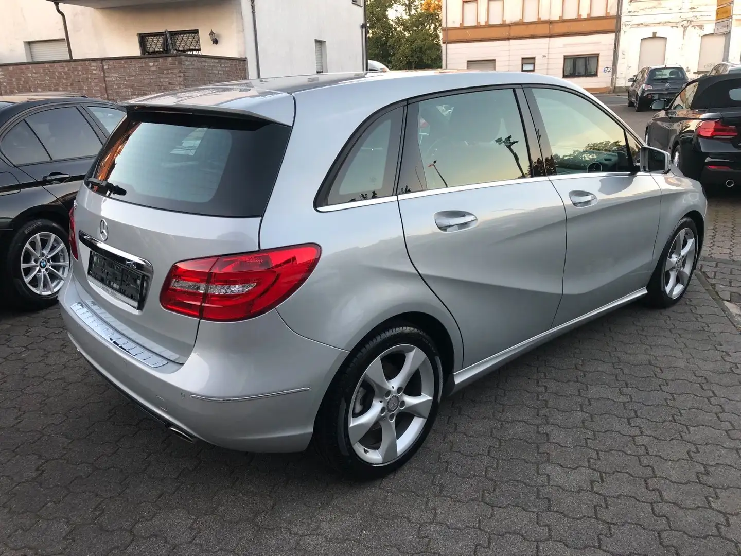 Mercedes-Benz B 180 CDi Sport Paket aktiver Park-Assistent Silber - 2