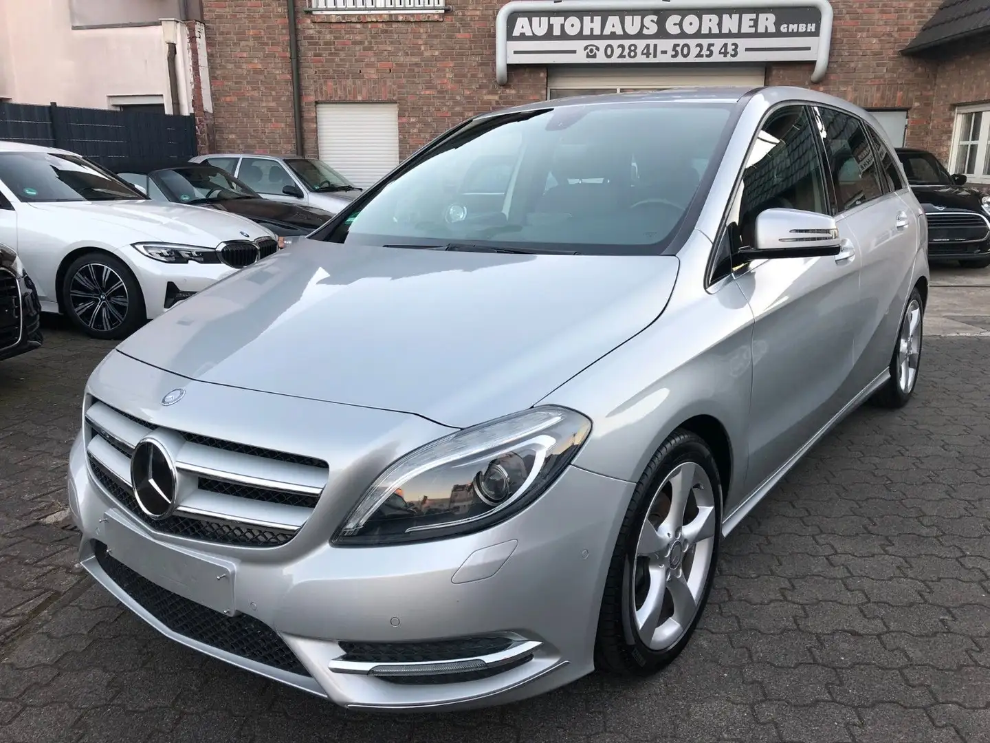 Mercedes-Benz B 180 CDi Sport Paket aktiver Park-Assistent Silber - 1