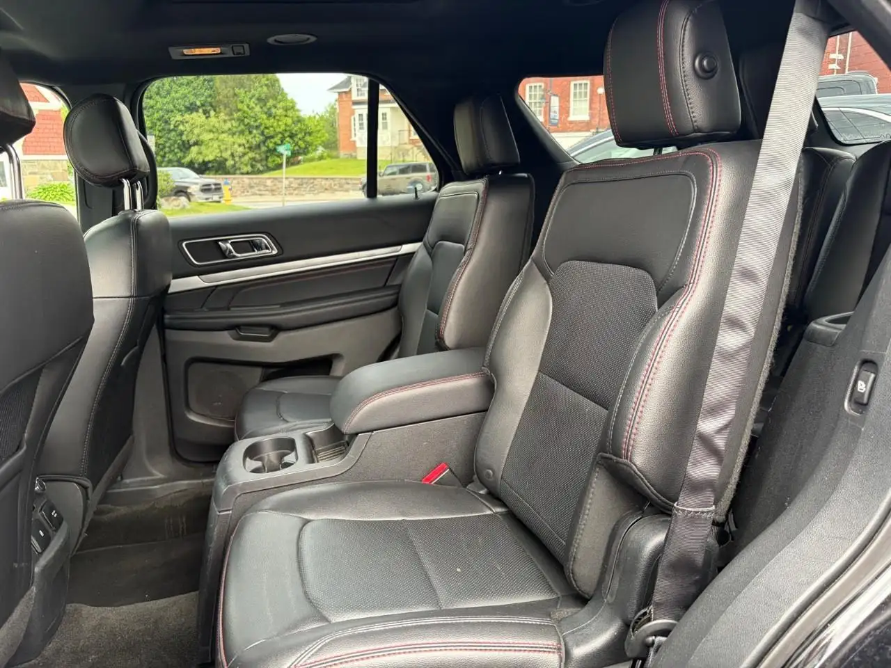Ford Explorer photo Ford Explorer