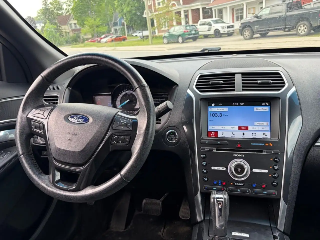 Ford Explorer photo Ford Explorer