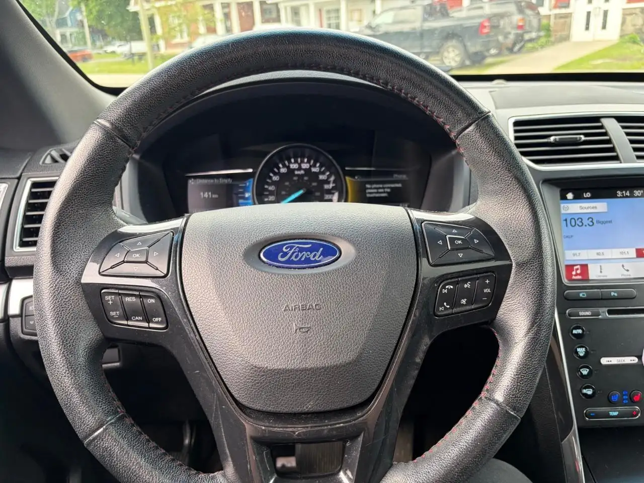 Ford Explorer photo Ford Explorer