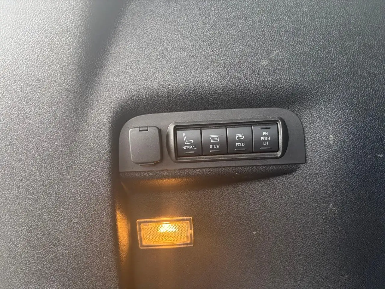 Ford Explorer photo Ford Explorer
