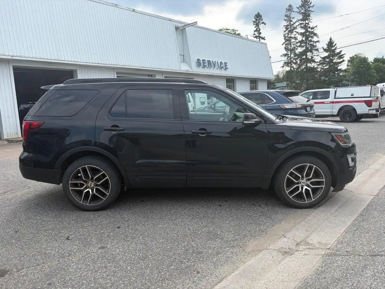 Ford Explorer photo Ford Explorer
