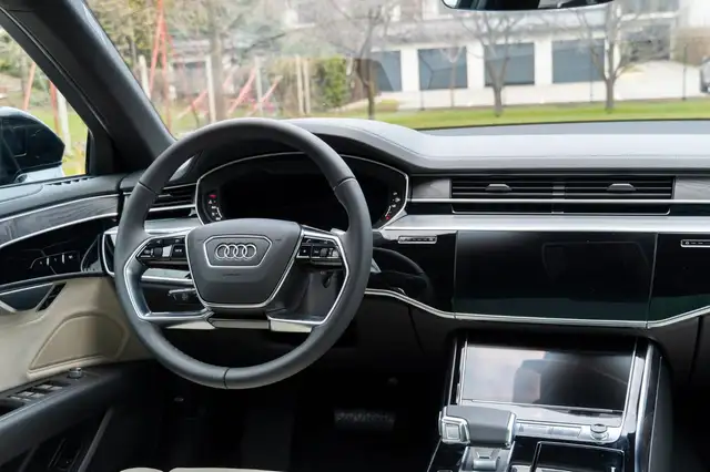 Audi A8 view 9