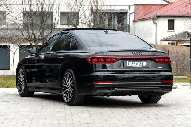 Audi A8 view 4