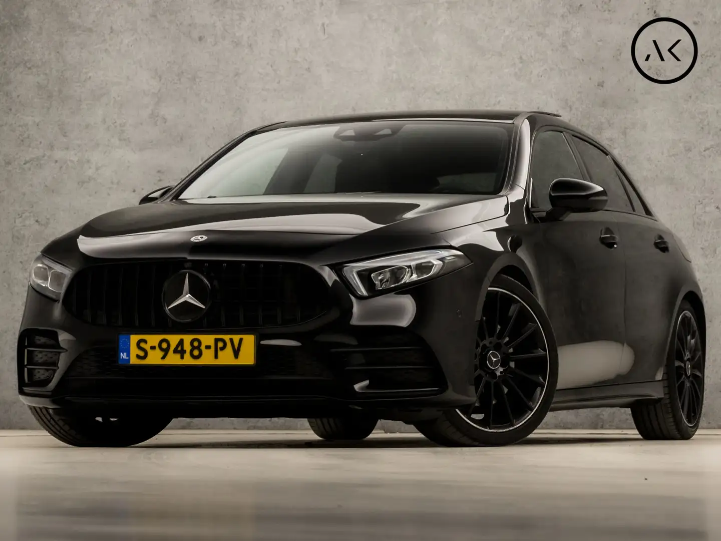 Mercedes-Benz A 220 4MATIC AMG 191Pk Automaat (SCHUIFDAK, APPLE CARPLA Zwart - 1