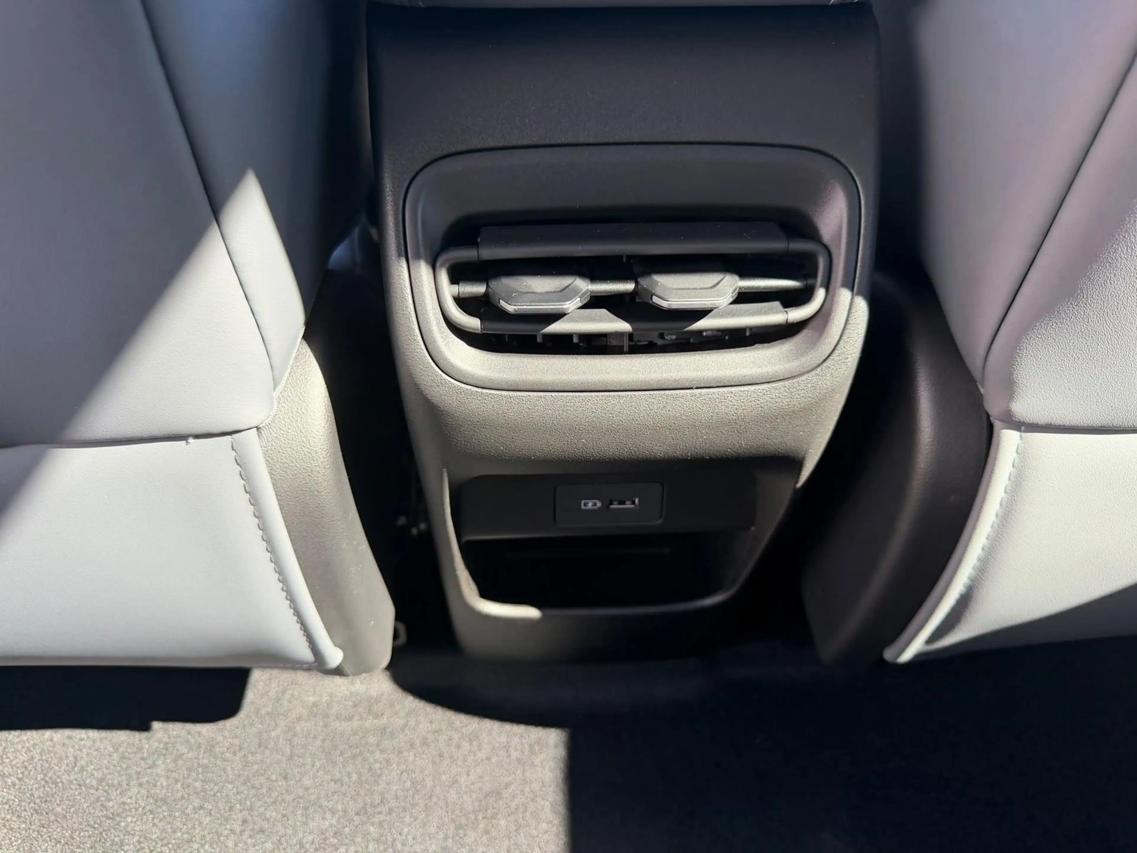 Geely Others 35,35 kwh PRO *LED*Kamera*ACC*Navi*PDC* — photo 14