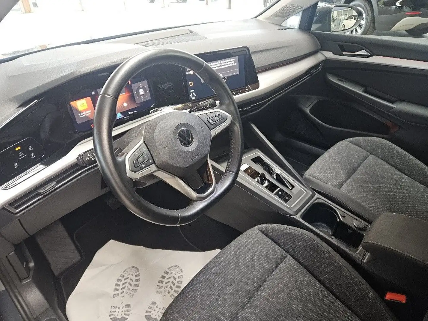 Volkswagen Golf VIII 2.0 TDI Life ACC+AHK+LED Grijs - 2