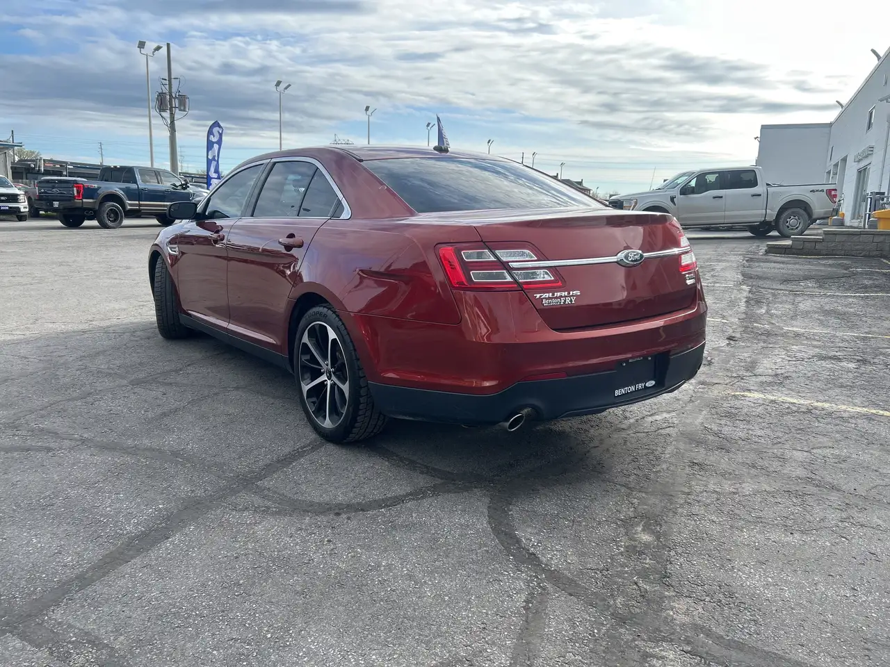 Ford Taurus снимка Ford Taurus