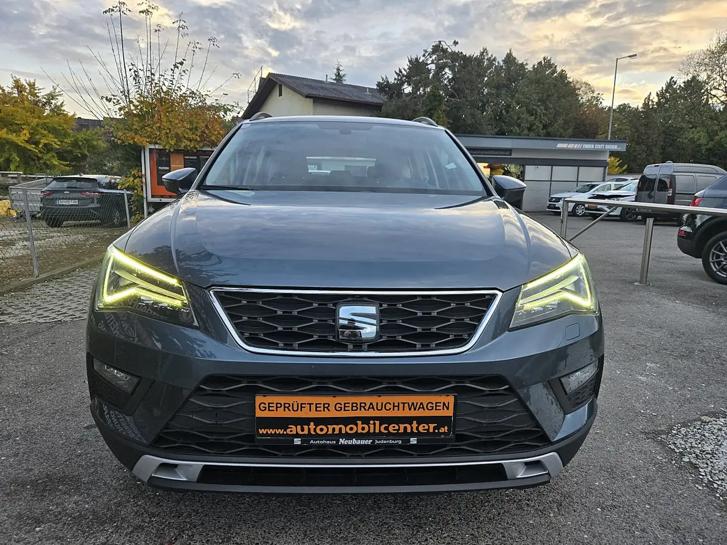 SEAT Ateca 1,6 Style TDI Grau - 2