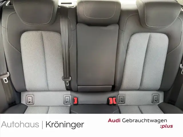 Audi Q2 view 10