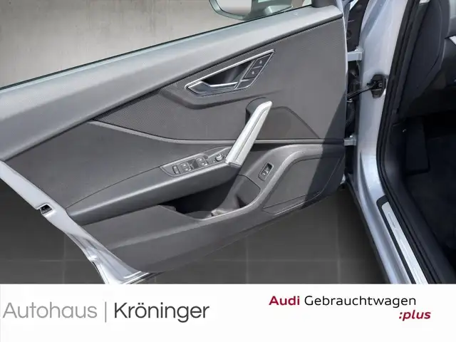Audi Q2 view 8