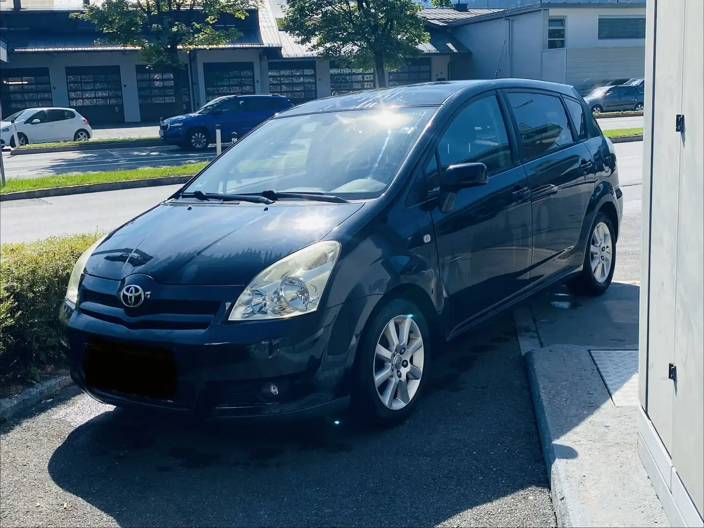 Toyota Corolla Verso 2.2 D-4D Tempomat Klima Anhängerkupplung Schwarz - 1