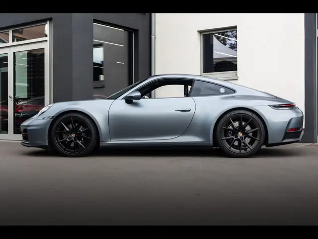 Porsche 911 view 2