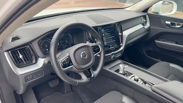 Volvo XC60 view 15
