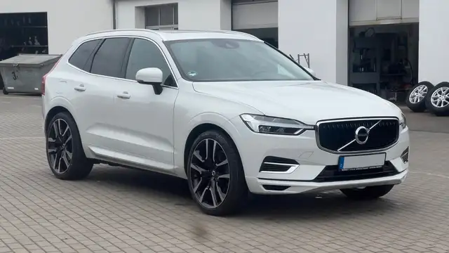 Volvo XC60 view 8
