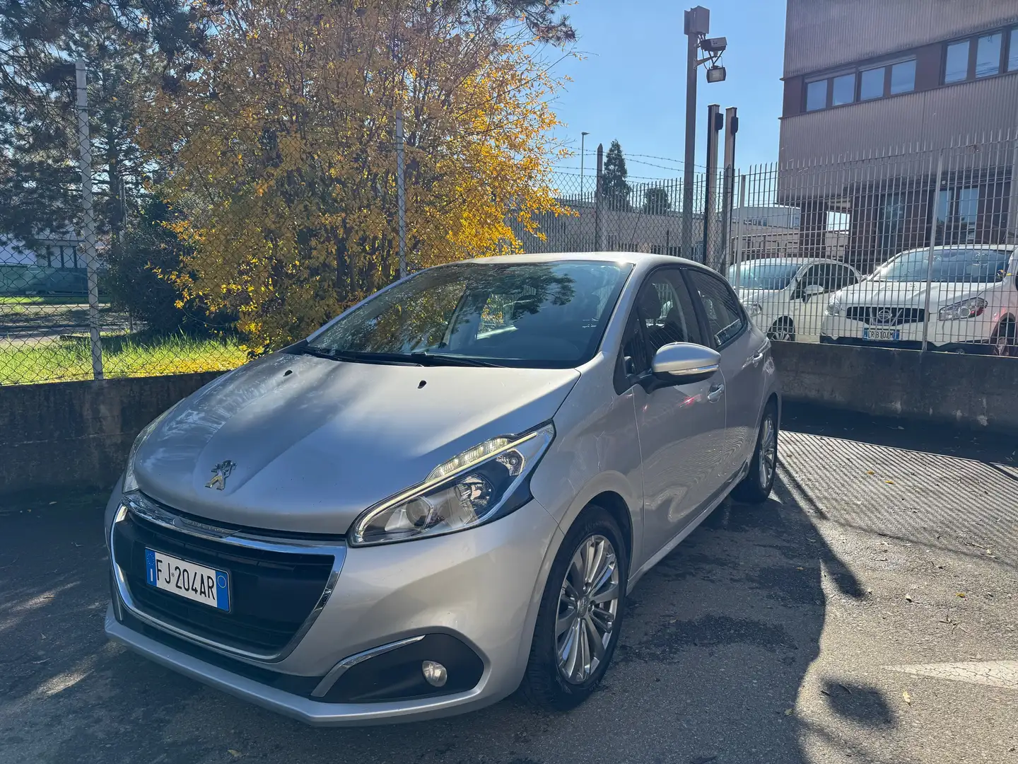 Peugeot 208 5p 1.2 Puretech Allure GPL 82CV OTTIMO PREZZO Silber - 1