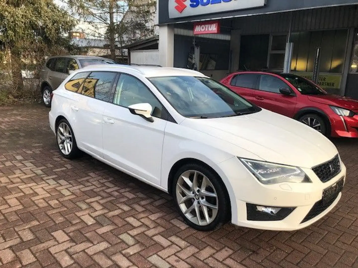SEAT Leon ST FR Weiß - 1