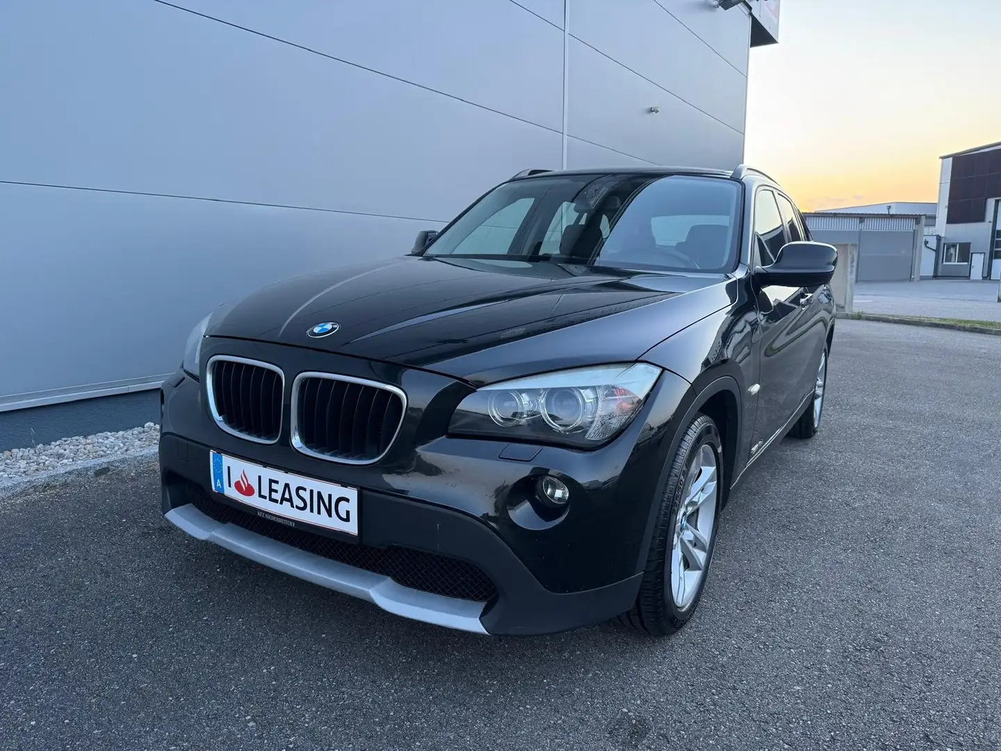 BMW X1 sDrive 18 d Schwarz - 2