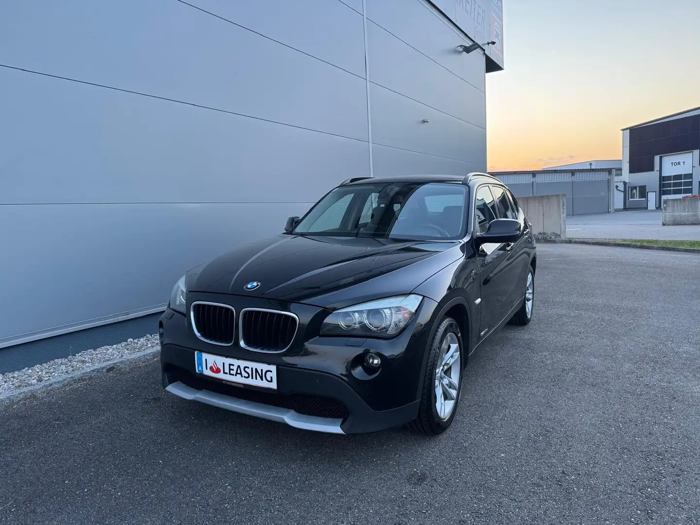 BMW X1 sDrive 18 d Schwarz - 1