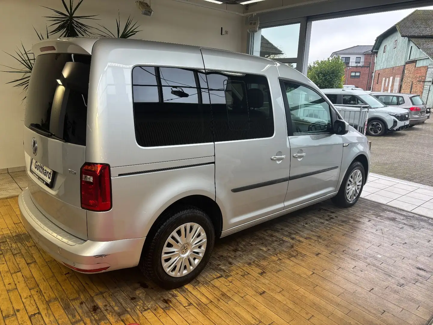Volkswagen Caddy 2,0TDI 75kW BMT Trendline "USB+AHK+Klima" Silber - 2