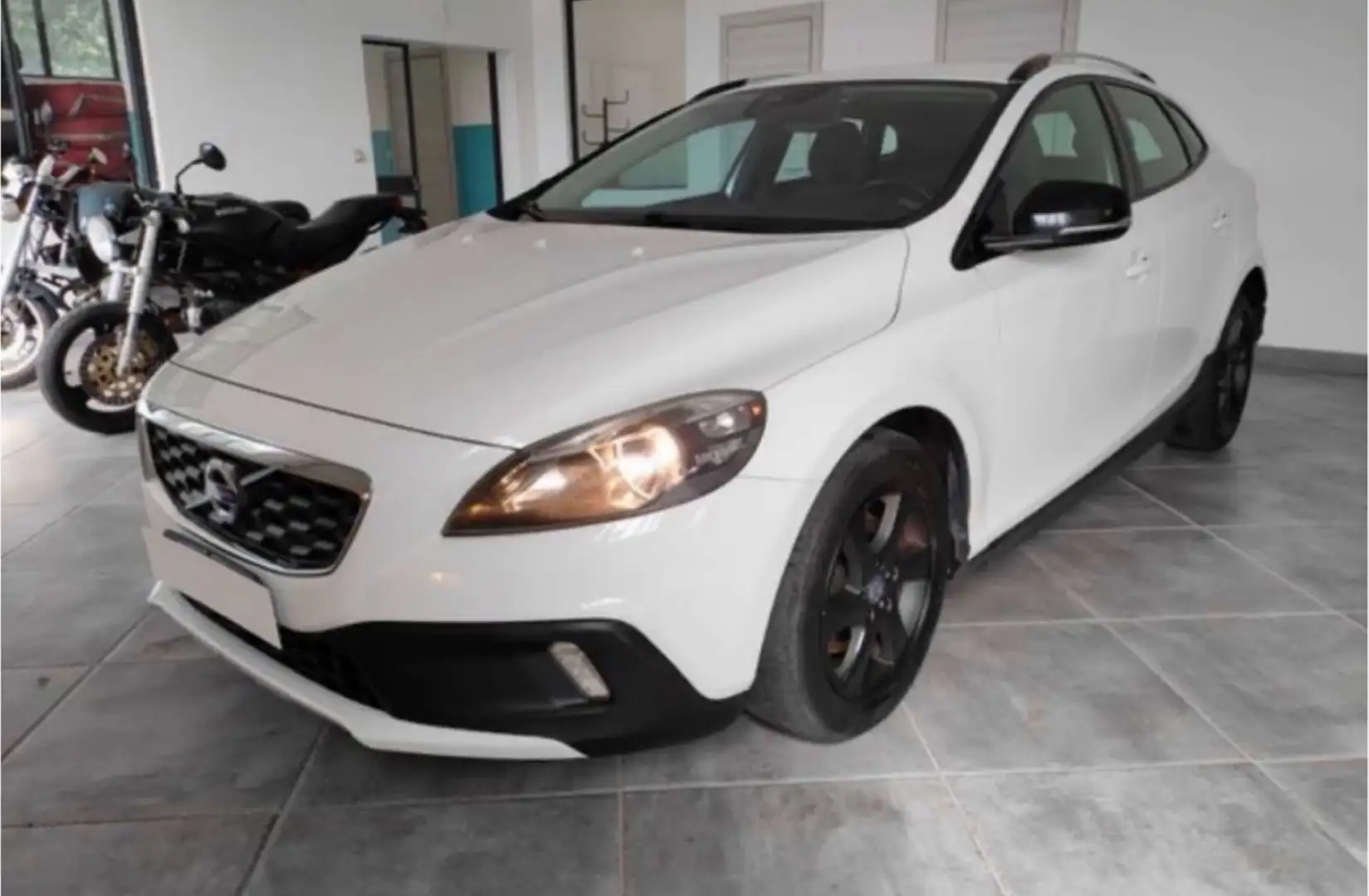 Volvo V40 Cross Country 1.6 d2 Business powershift Wit - 1