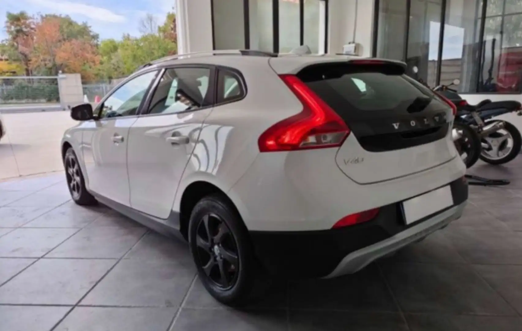 Volvo V40 Cross Country 1.6 d2 Business powershift Wit - 2