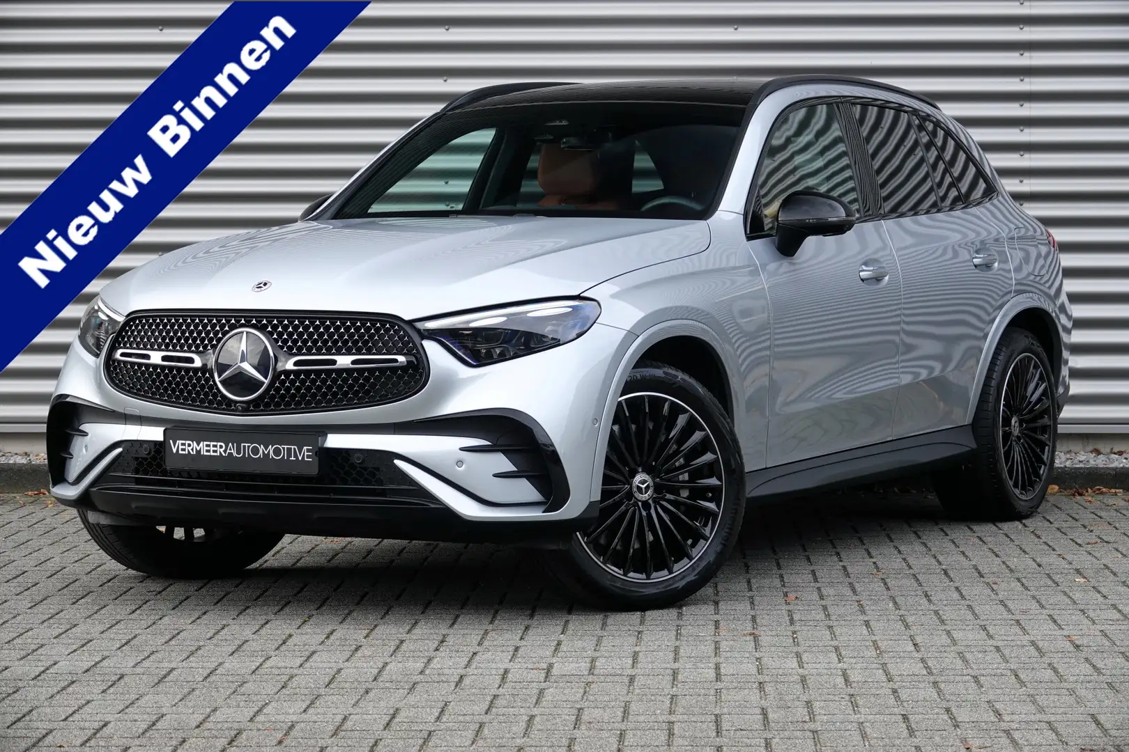 Mercedes-Benz GLC 400 400e 4MATIC AMG Line | Pano | Achteras Sturing | L Grijs - 1