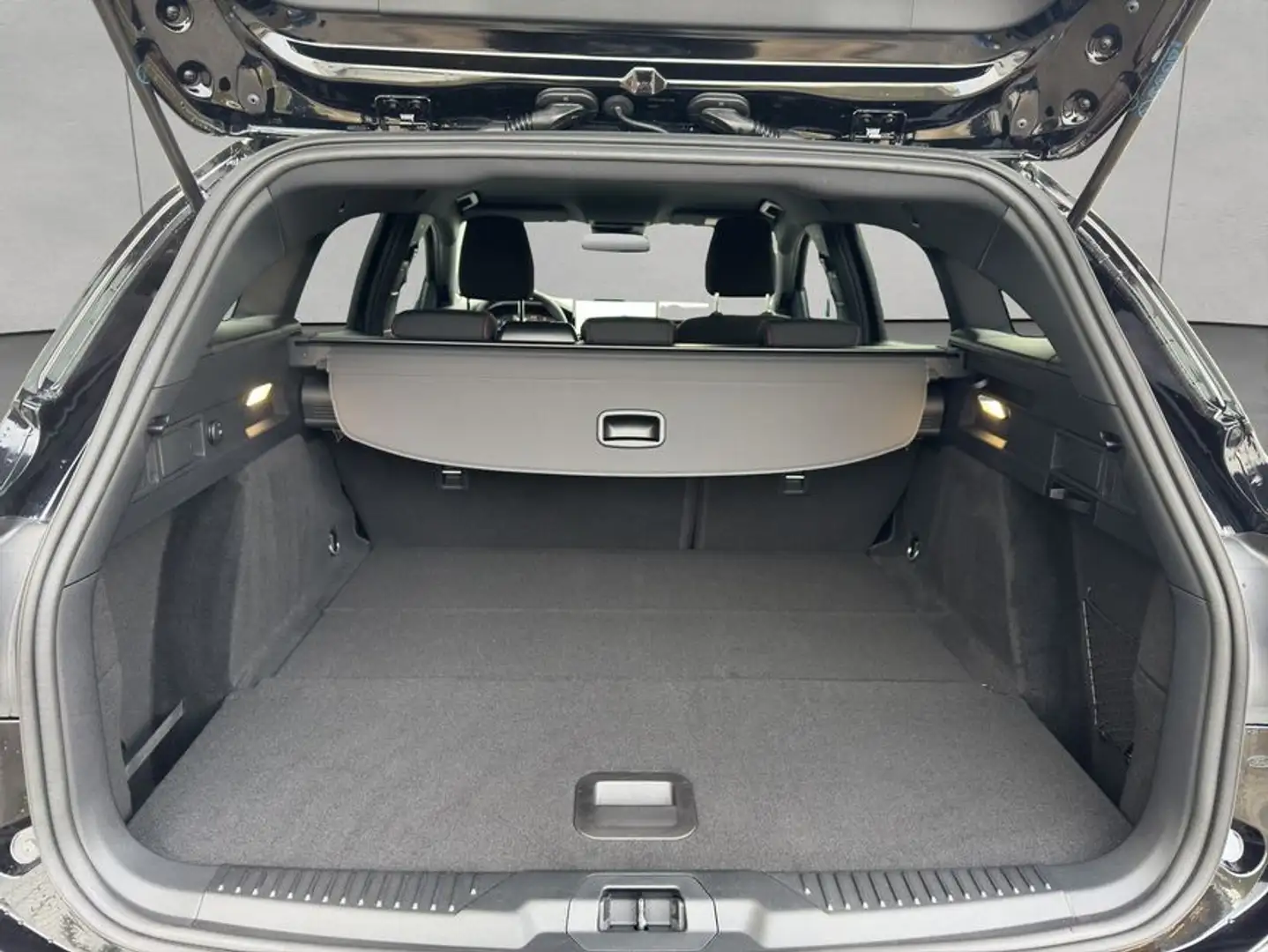 Ford Focus Turnier 1.0 EcoBoost Hybrid Aut. ST-LINE 114 Schwarz - 2