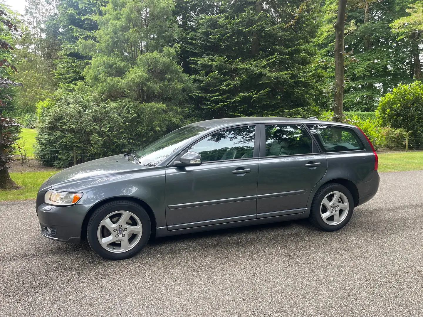 Volvo V50 2.0 Limited Edition SUMMUM Gris - 2