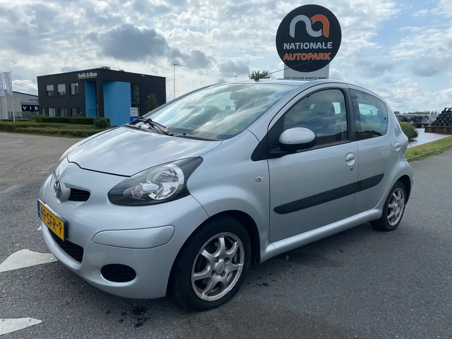 Toyota Aygo 2011 * 1.0-12V Comfort Navigator * AIRCO * ELEC. R Grijs - 1