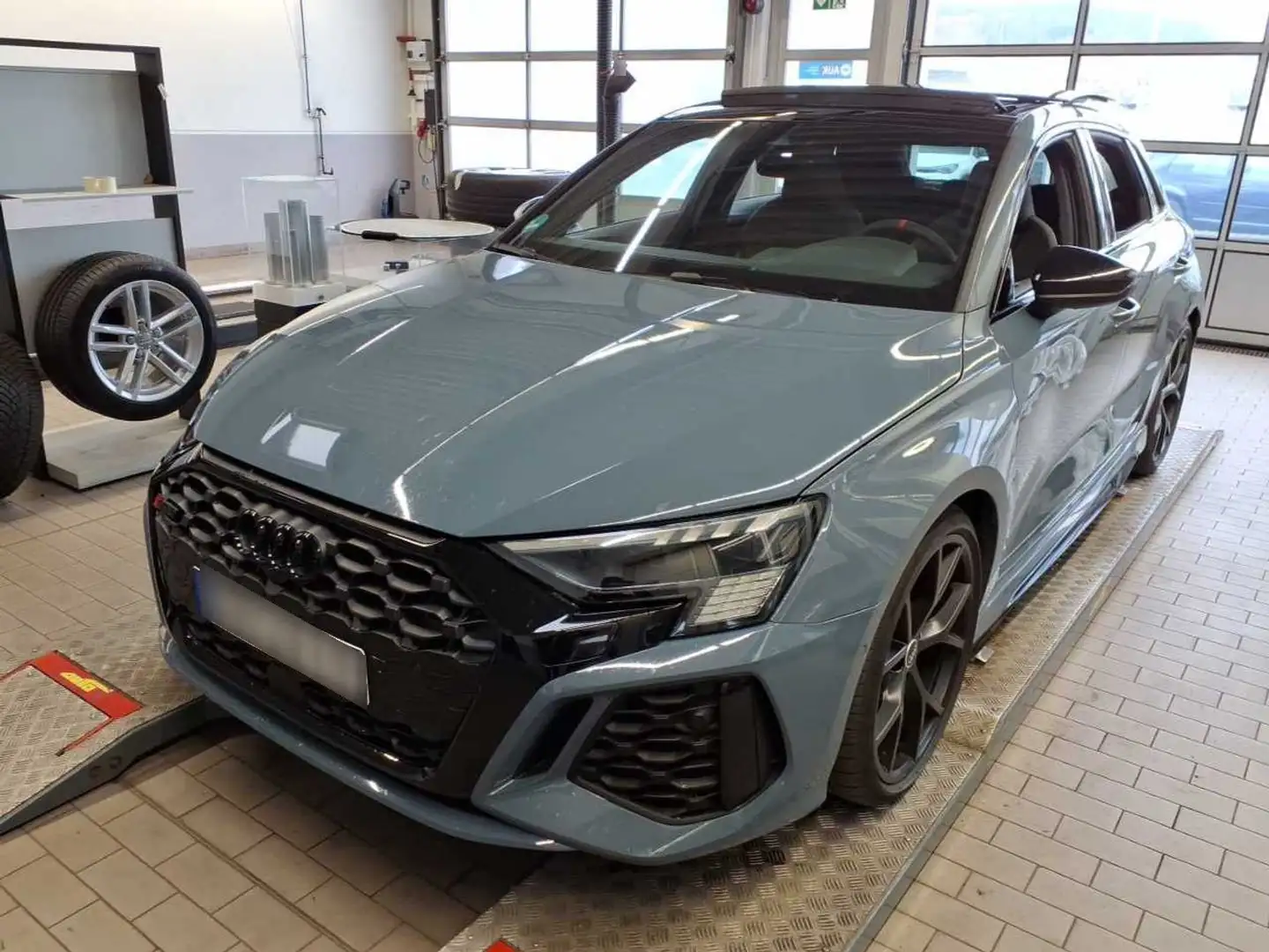 Audi RS3 +SPORTABGAS+OPTIK+PANORAMA+MATRIX Szary - 2