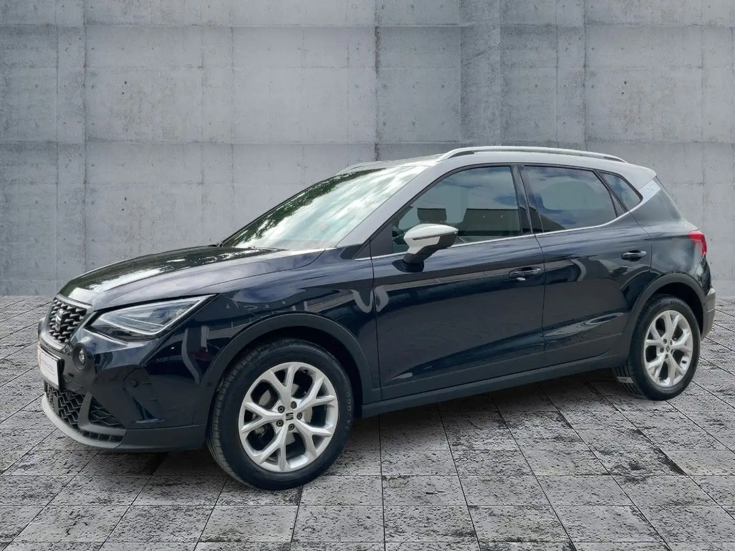 SEAT Arona 1.5TSI DSG FR-LINE LED+NAV+ACC+SHZ+PDC+RFK Blauw - 2
