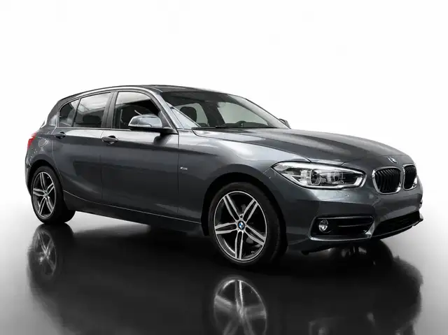 BMW 1 Series view 2