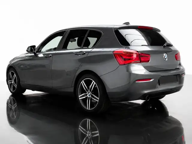 BMW 1 Series view 4