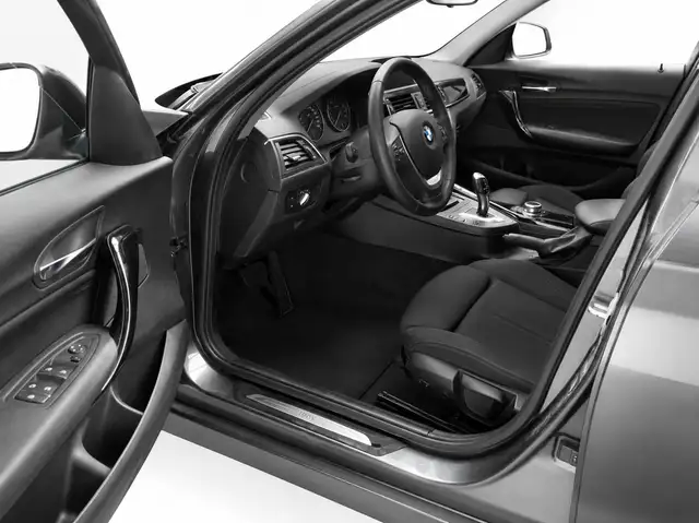 BMW 1 Series view 8