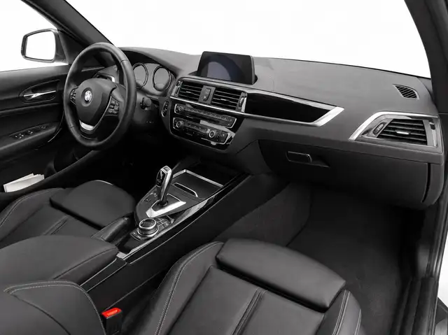 BMW 1 Series view 7