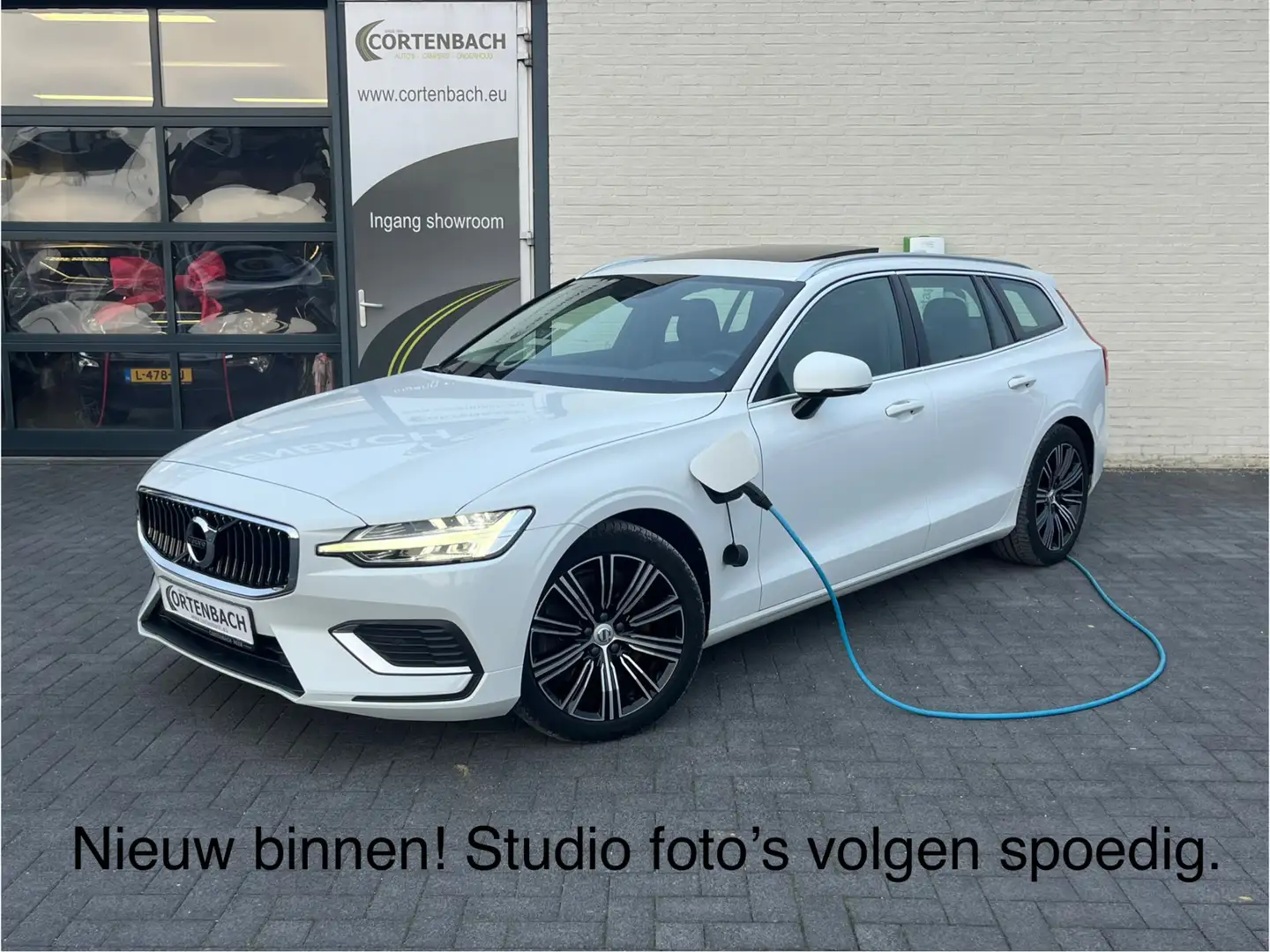 Volvo V60 2.0 T6 Twin Engine AWD Inscription | Panorama dak Blanc - 1