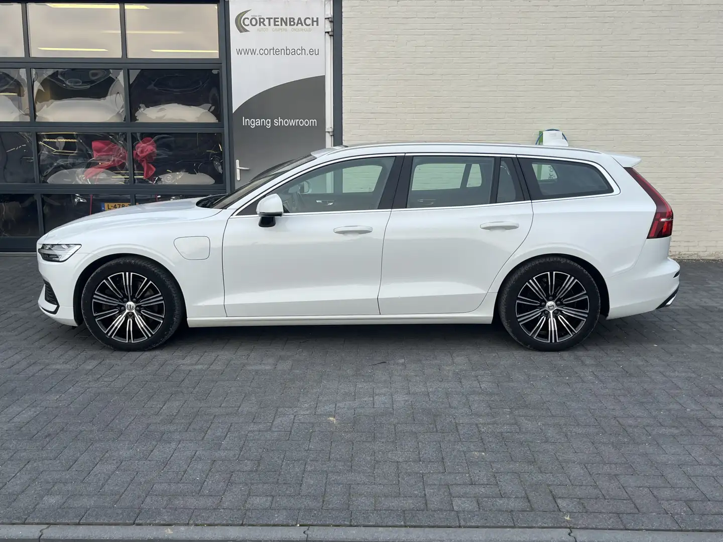 Volvo V60 2.0 T6 Twin Engine AWD Inscription | Panorama dak Blanc - 2