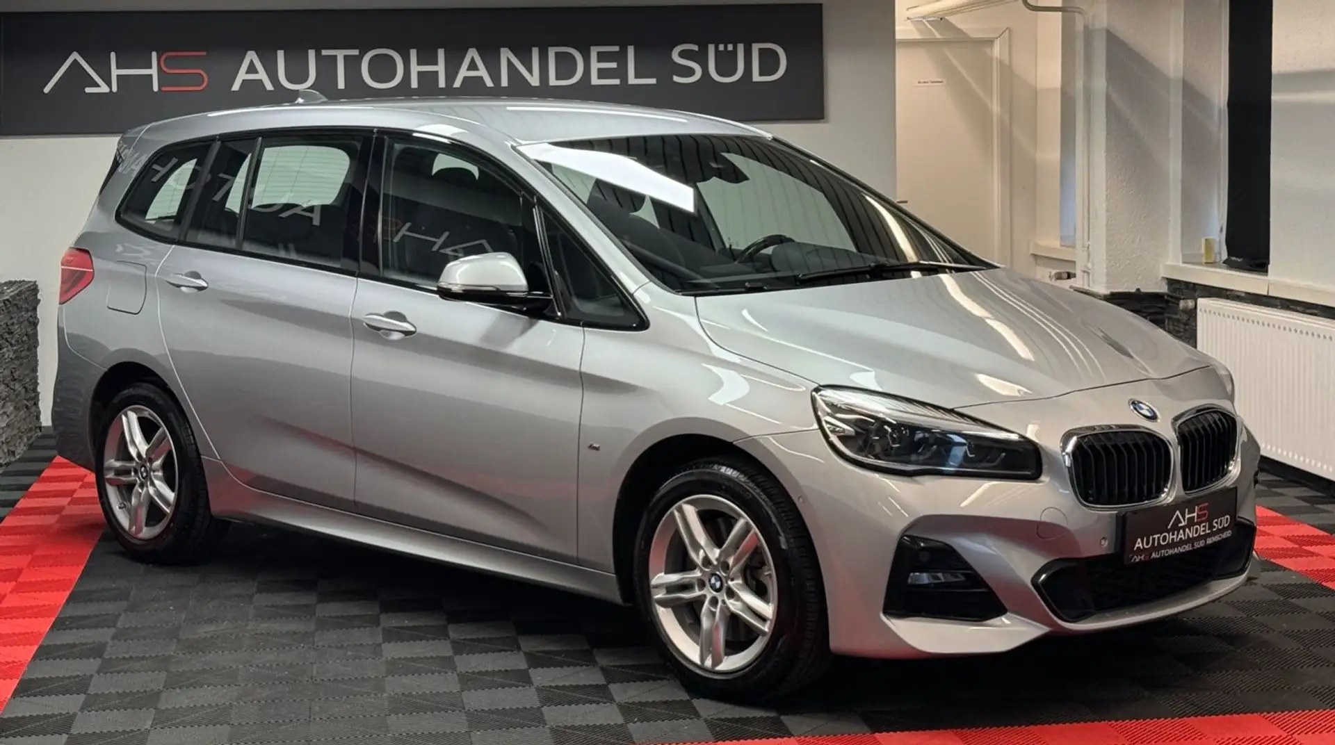 BMW 218 *M-SPORT*NAVI*LED*AHK*7 SITZER* Silber - 2