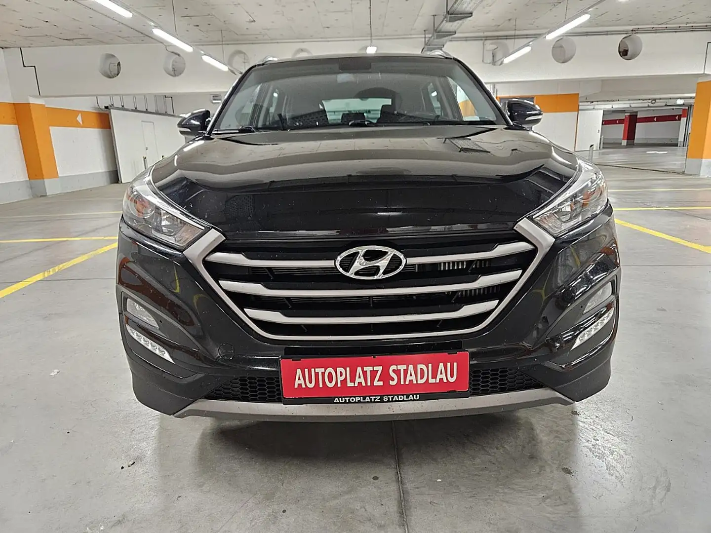 Hyundai TUCSON Tucson 2,0 CRDI 4WD Go Schwarz - 2