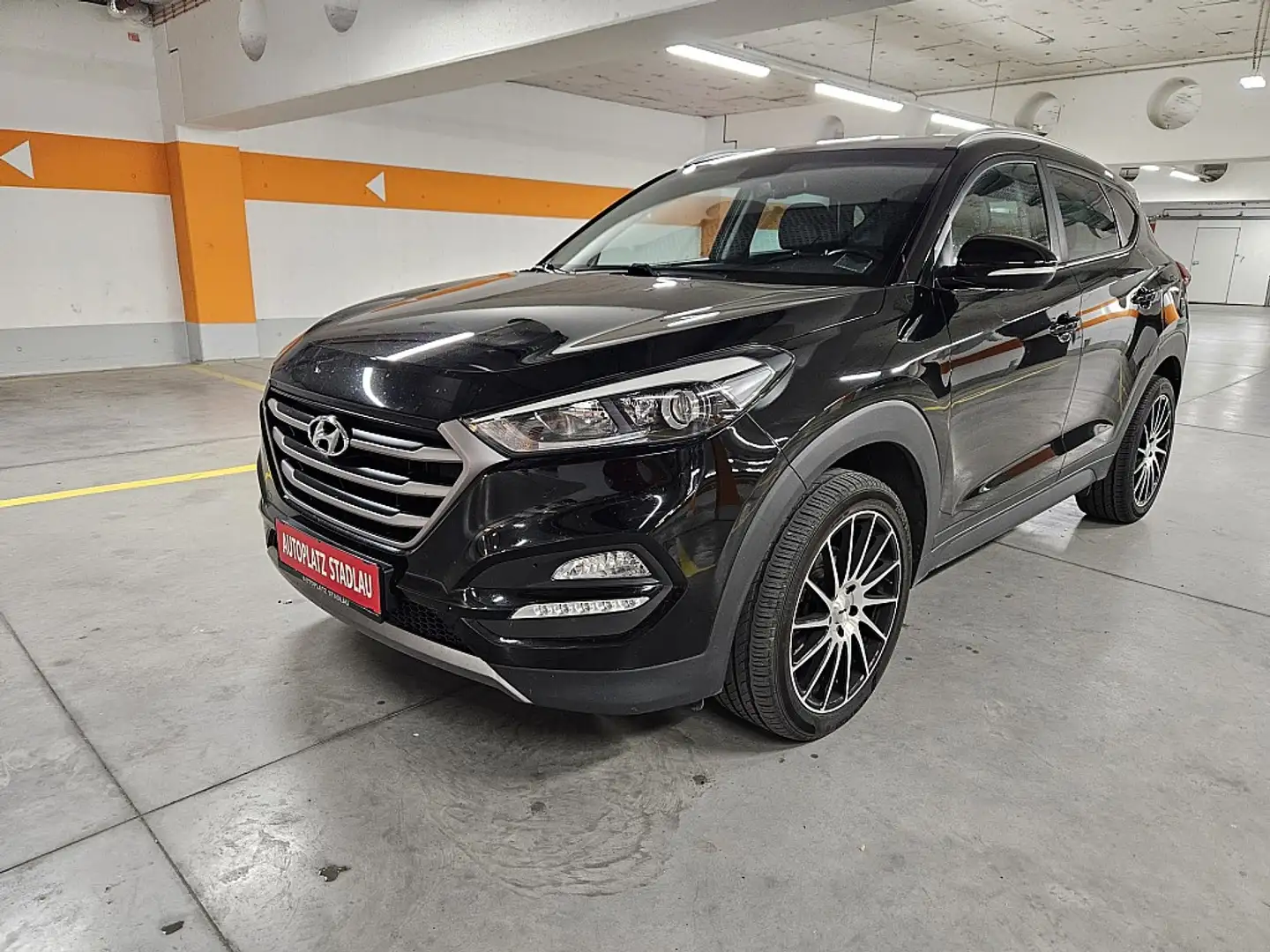 Hyundai TUCSON Tucson 2,0 CRDI 4WD Go Schwarz - 1