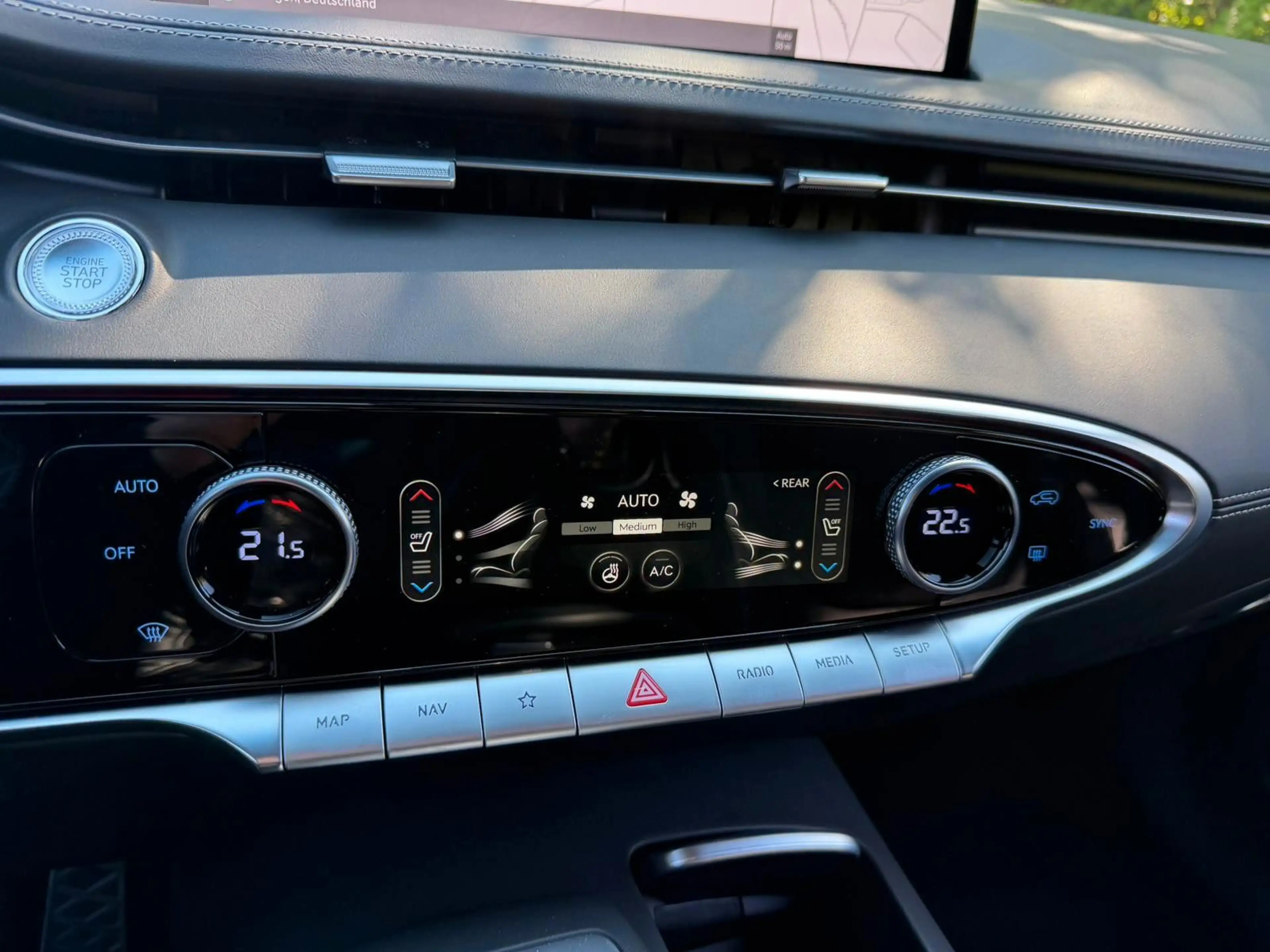 Genesis GV70 2.5T 8AT AWD Sport Technik Lexicon SD 21 Zo — photo 12