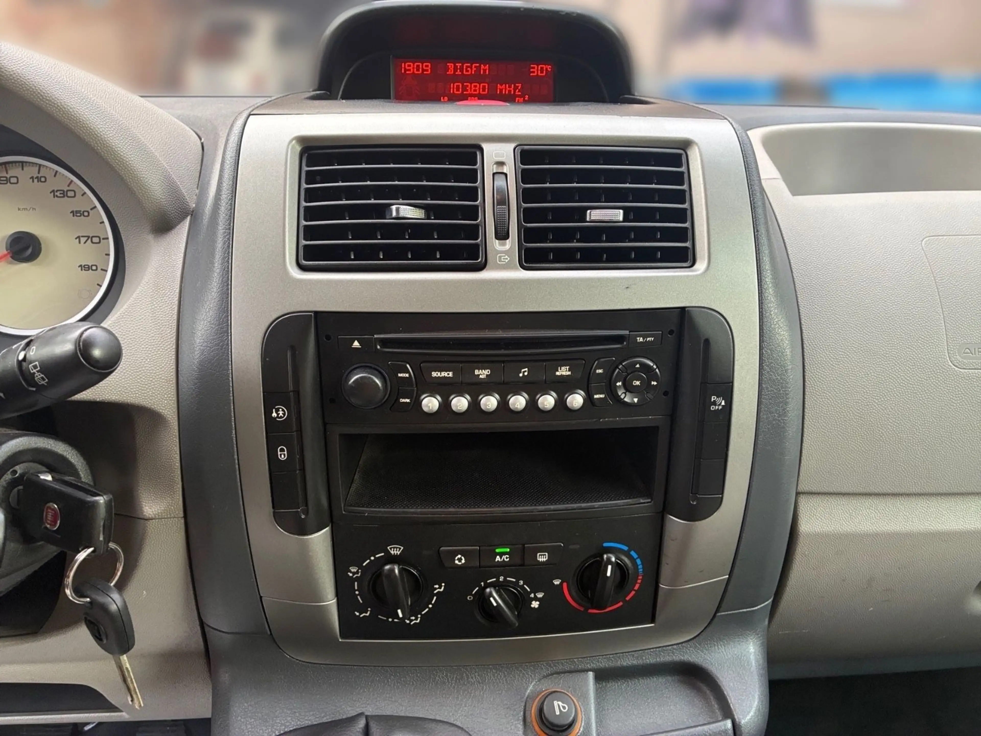 Fiat Scudo Panorama Family L1H1 120 Multijet 5 Sitze — photo 10