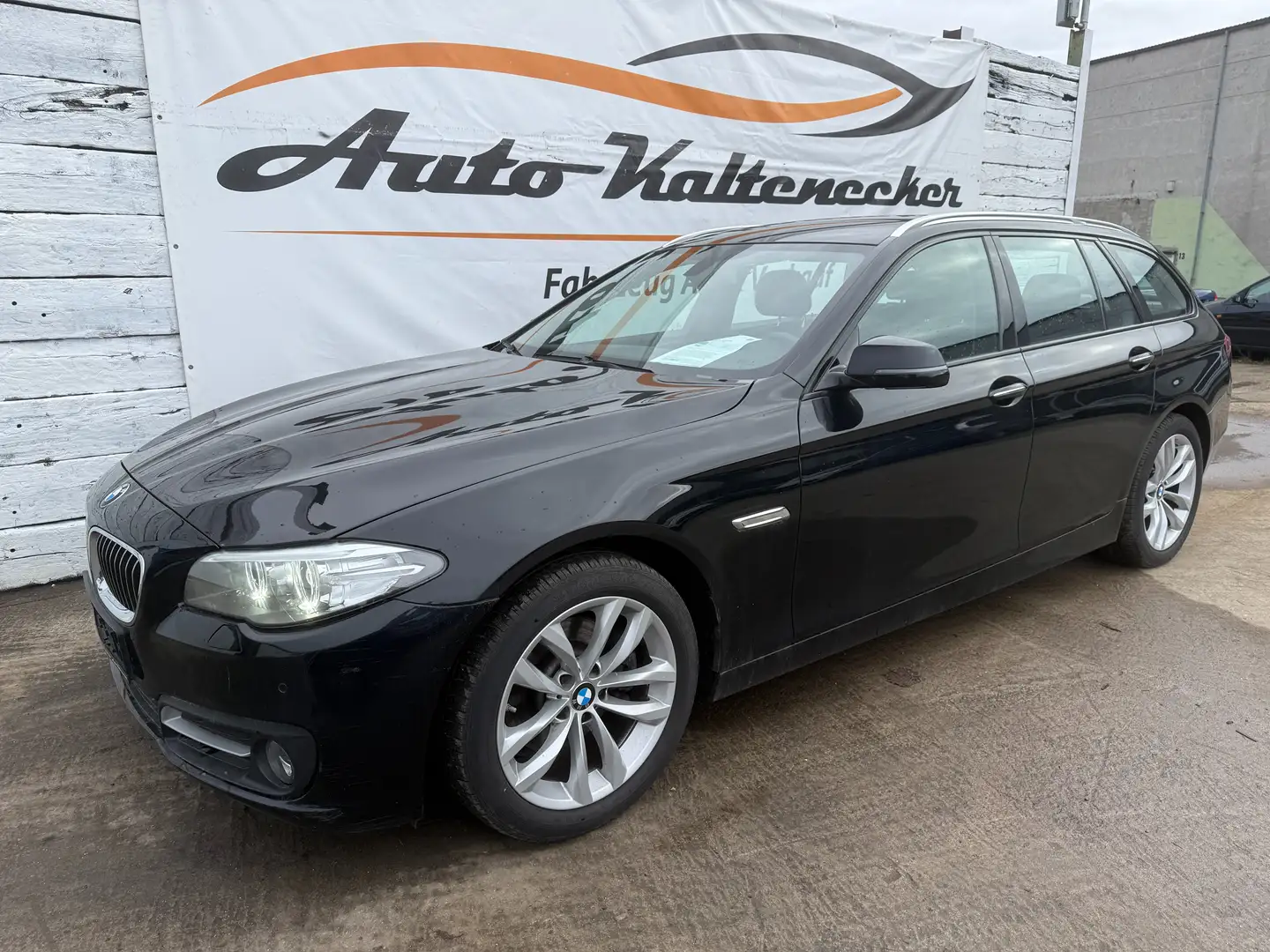 BMW 520 520d*8G Auto*StandHz*el.Heckk*NAV*Sport ED*PDC Schwarz - 1