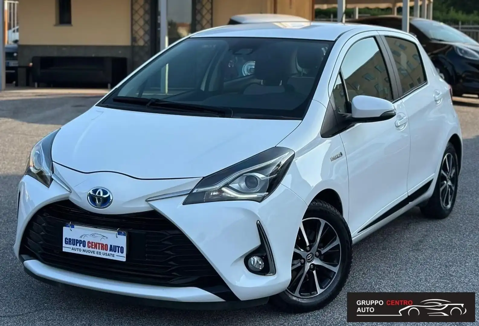 Toyota Yaris 1.5 Hybrid 5 porte Active Bianco - 1
