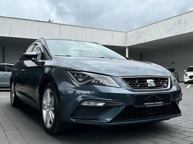 Seat Leon Leon view 2