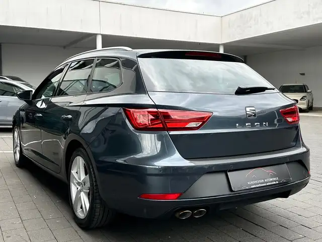 Seat Leon Leon view 3