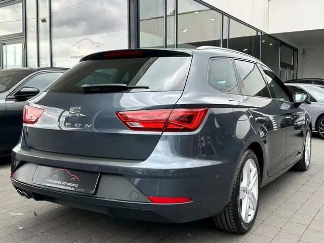 Seat Leon Leon view 4